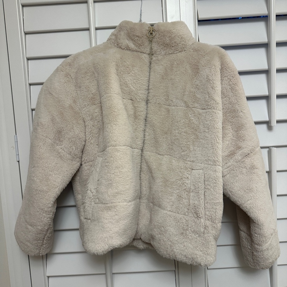 🤍Like new Zara faux fur bomber jacket off white cream color